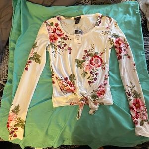 Long sleeve soft flower 🌸 tshirt